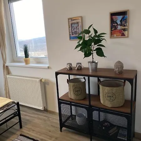 Hillside Apartman *