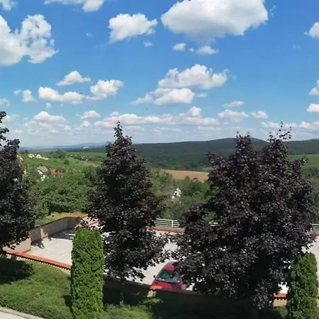 Hillside * Dunaszentmiklós