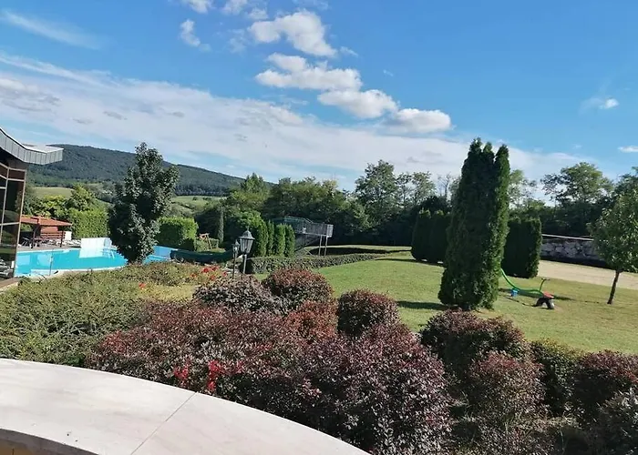 Hillside Daire